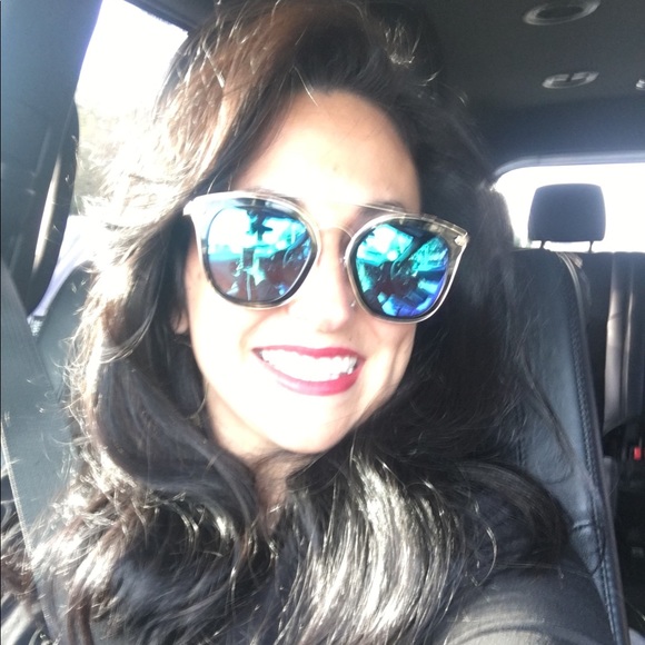 Meet your Posher, Jackie - Picture 1 of 1